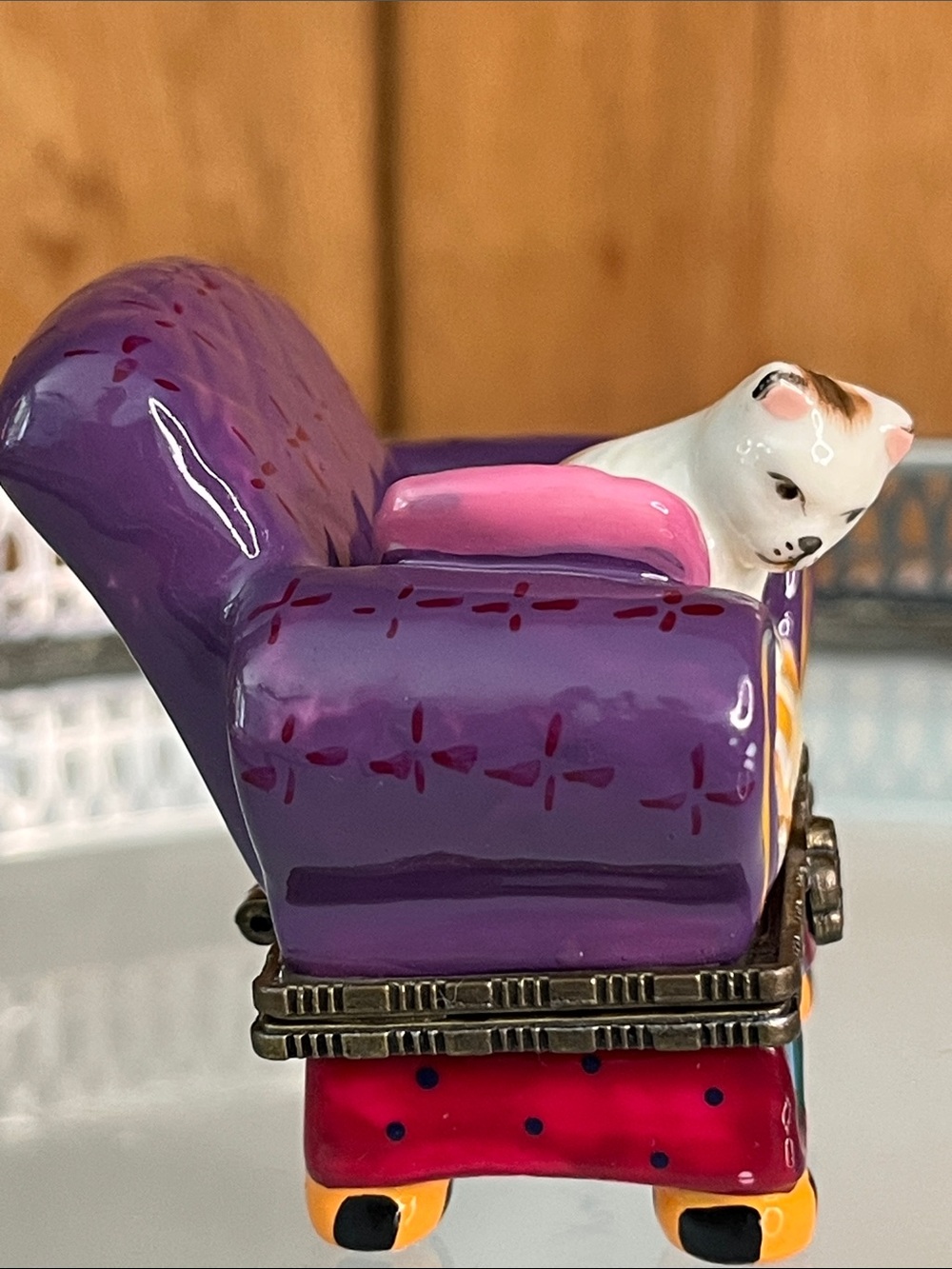 Limoges Style - Whimsical Cat-On-Chair Hand Painted Metal Hinged Trinket Box - Picture 2 of 7